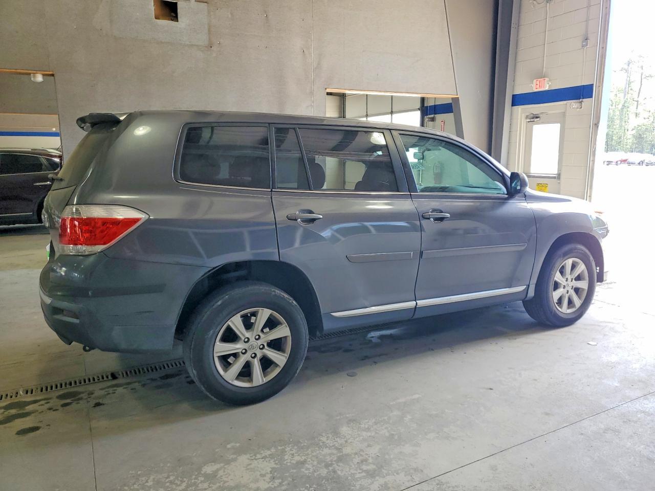 2013 Toyota Highlander Base - Фото 3