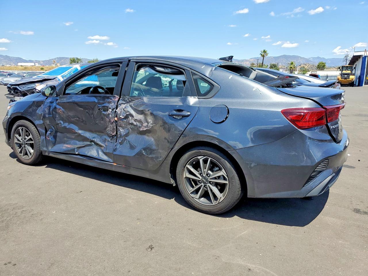2024 Kia Forte Lxs - Image 2