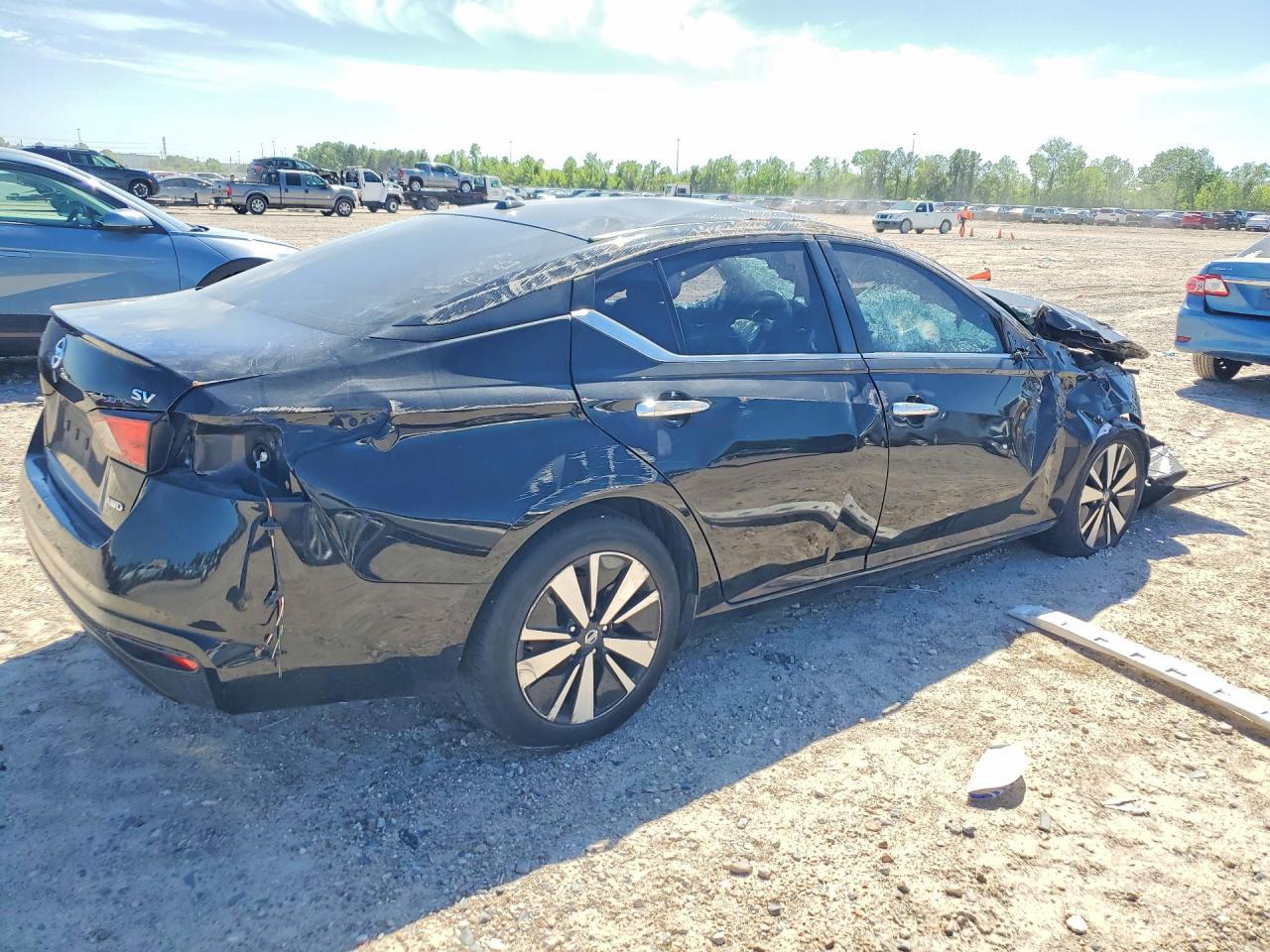 2022 Nissan Altima - Фото 3