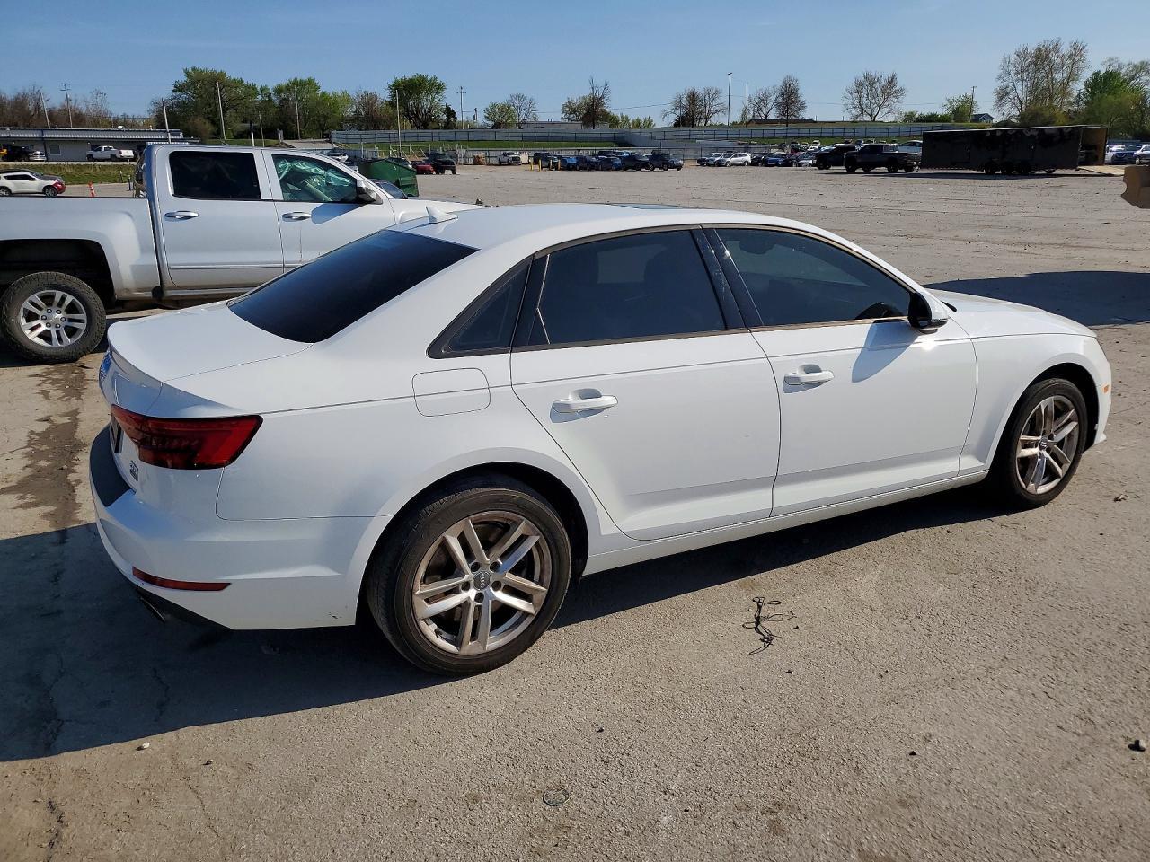 2017 Audi A4 Premium - Фото 3