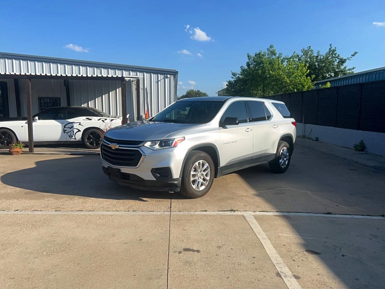 2020 Chevrolet Traverse Ls - Фото 2