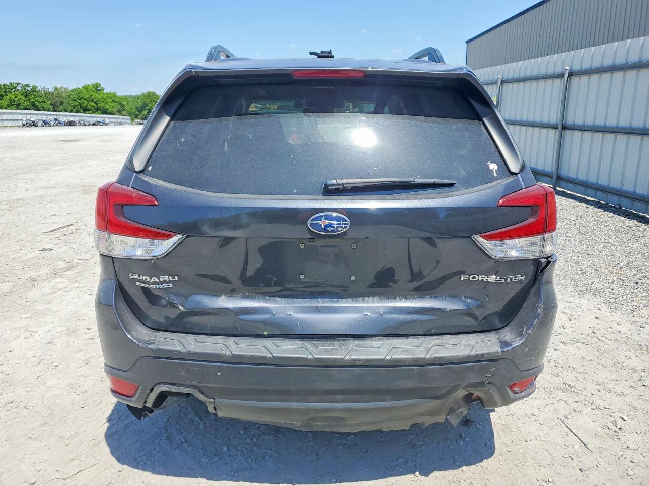 2019 Subaru Forester Premium - Image 6
