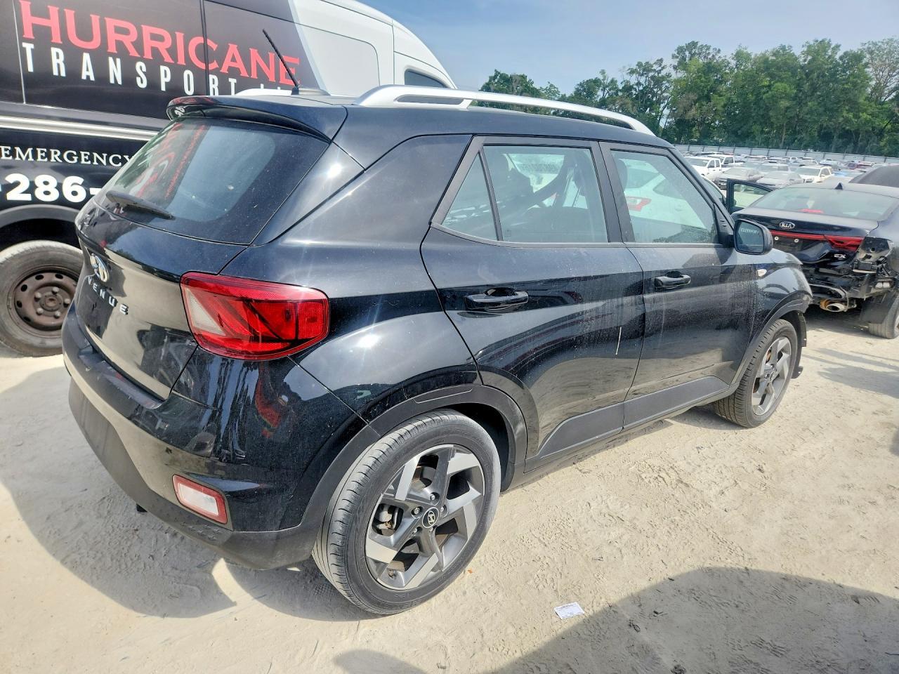2023 Hyundai Venue Sel - Image 3