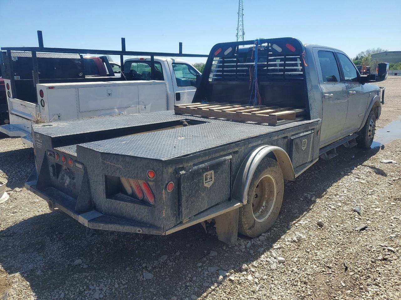 2022 Ram 3500 Laramie - Фото 3