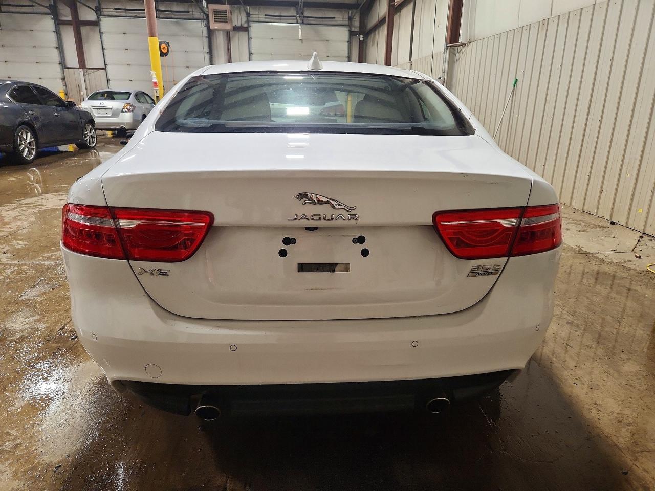 2017 Jaguar Xe Premium - Фото 6