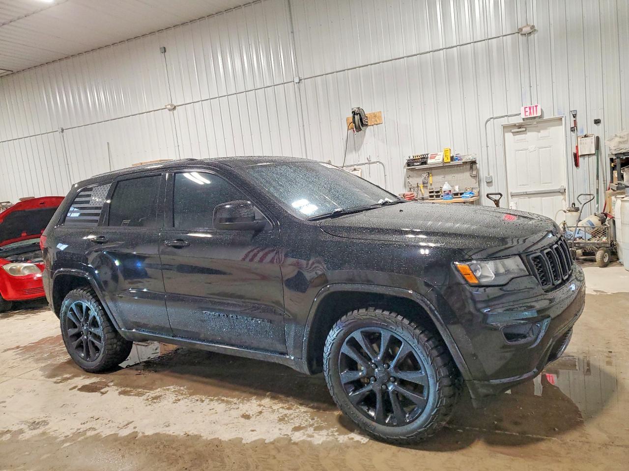2017 Jeep Grand Cherokee Laredo - Image 4