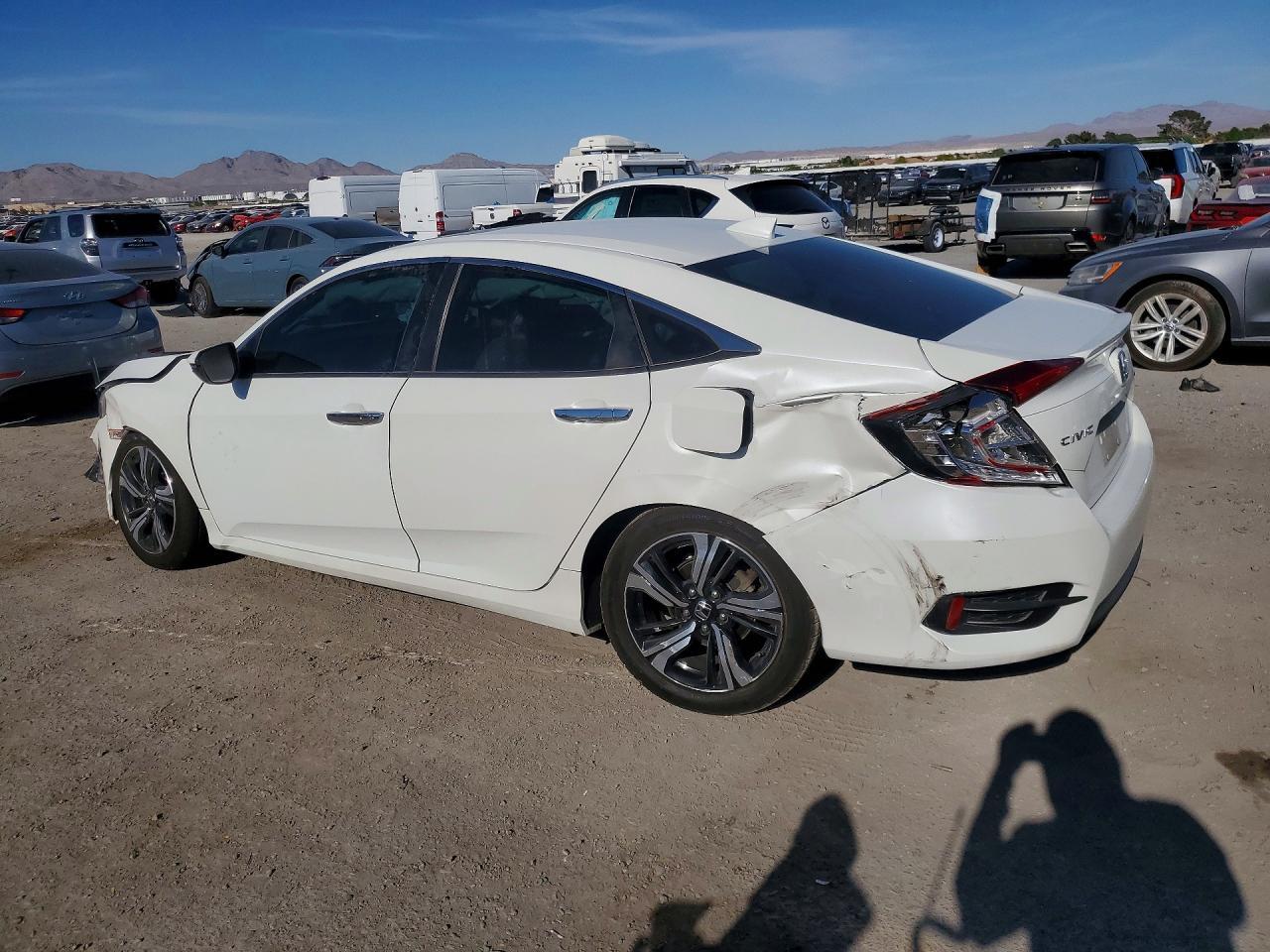 2017 Honda Civic Touring - Фото 2