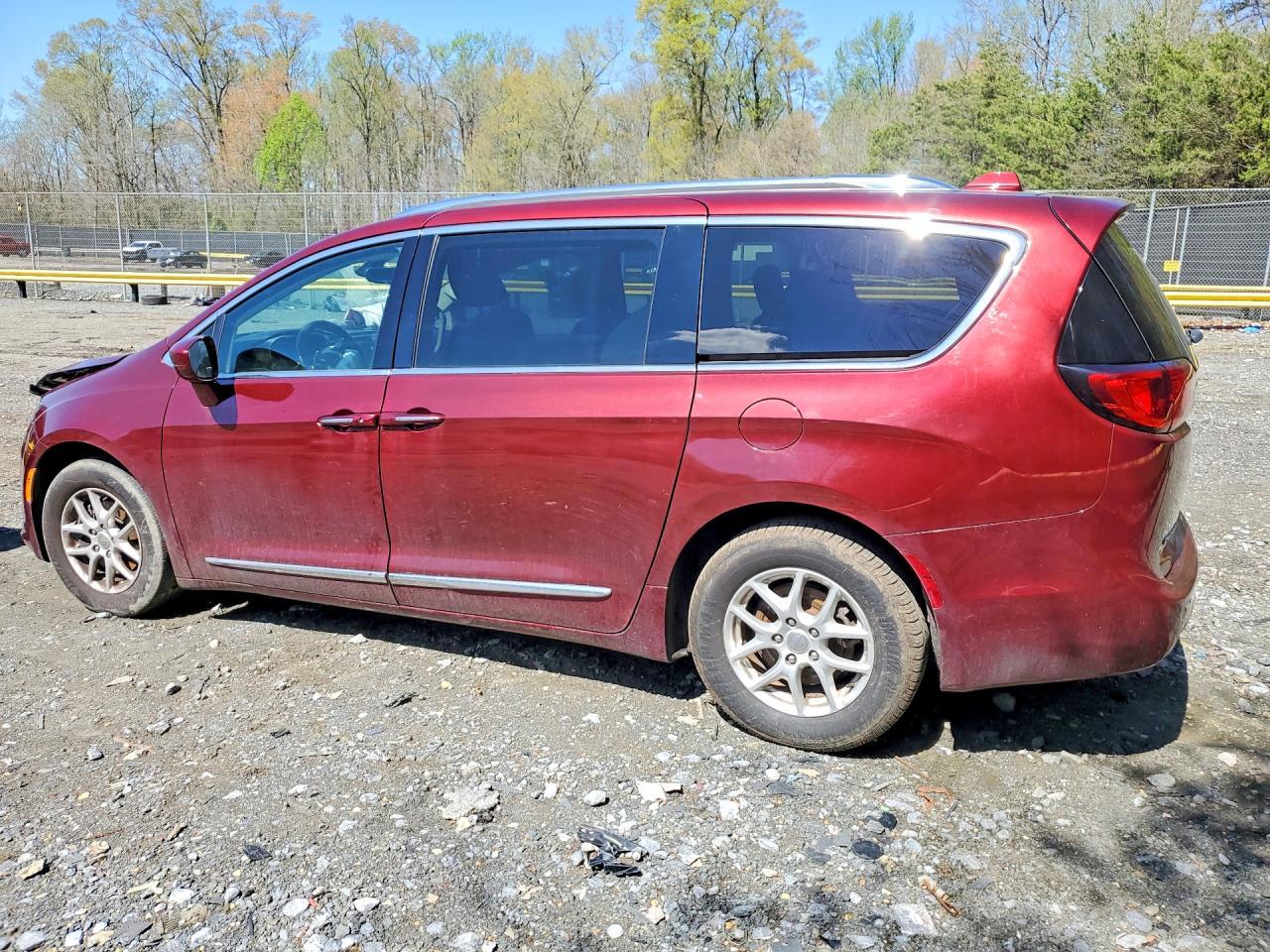 2020 Chrysler Pacifica Touring L - Фото 2