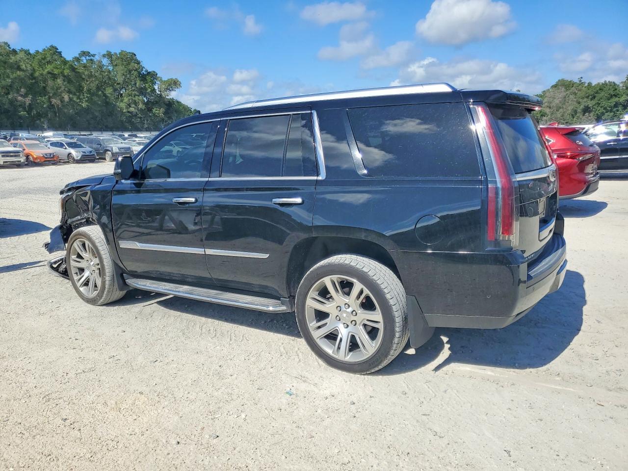 2019 Cadillac Escalade Luxury - Image 2