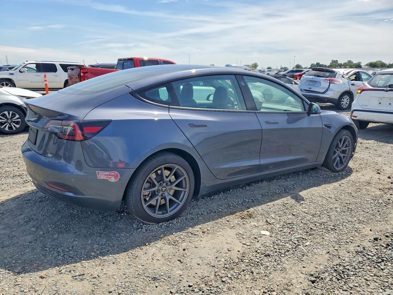 2023 Tesla Model 3 - Фото 3