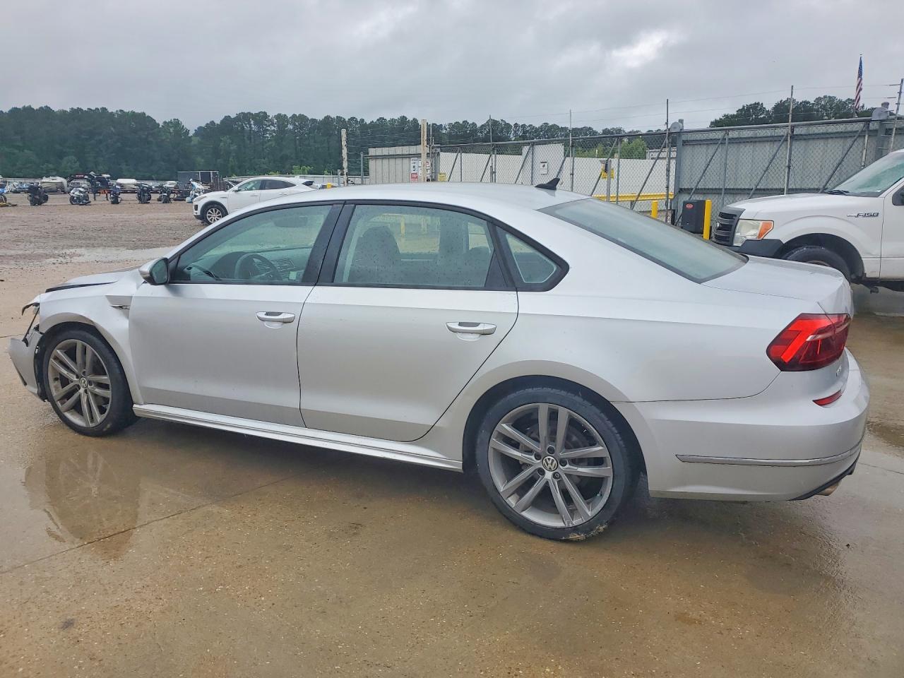 2018 Volkswagen Passat S - Фото 2