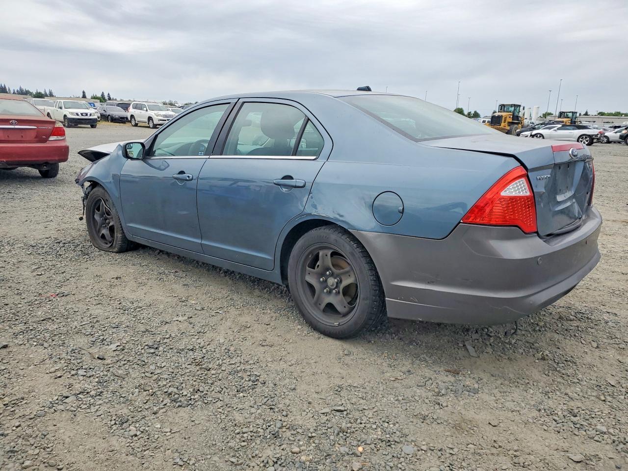 2011 Ford Fusion Se - Фото 2
