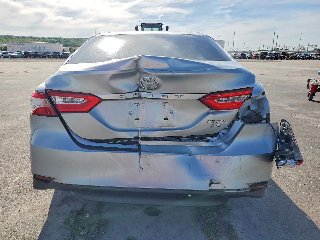 2018 Toyota Camry Le - Фото 6