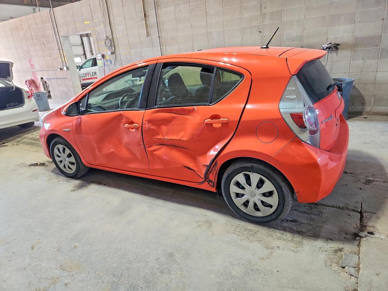 2014 Toyota Prius C Two - Фото 2