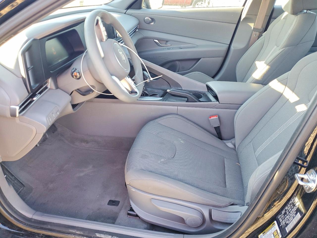 2025 Hyundai Elantra Se - Фото 7