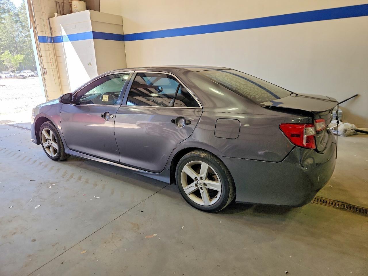 2013 Toyota Camry Se - Image 2