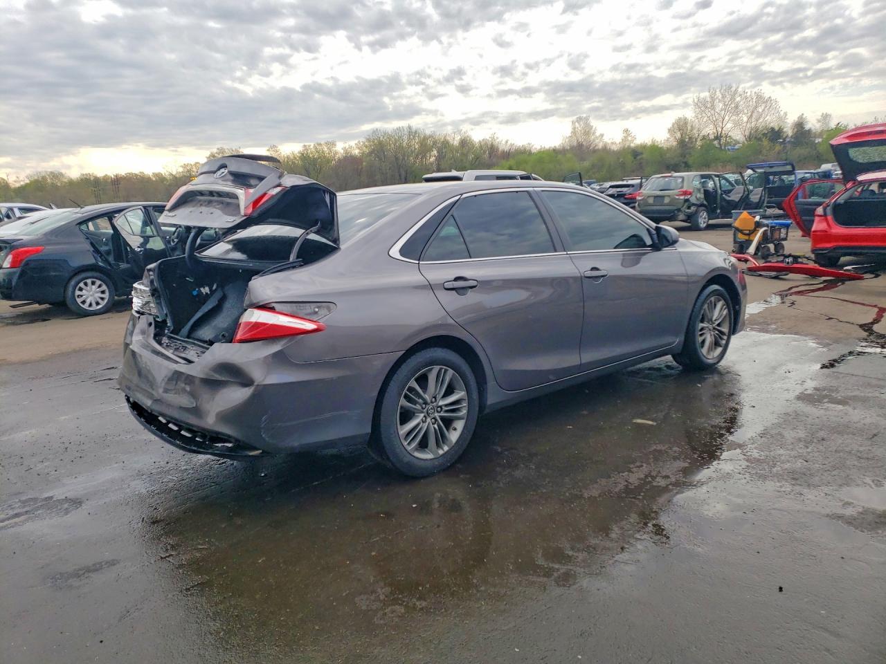 2017 Toyota Camry Se - Image 3