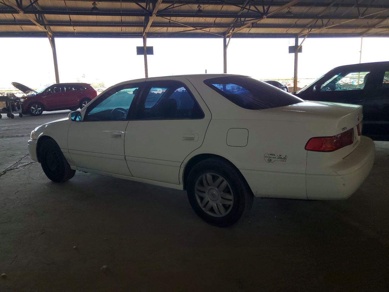 2000 Toyota Camry Le - Image 2