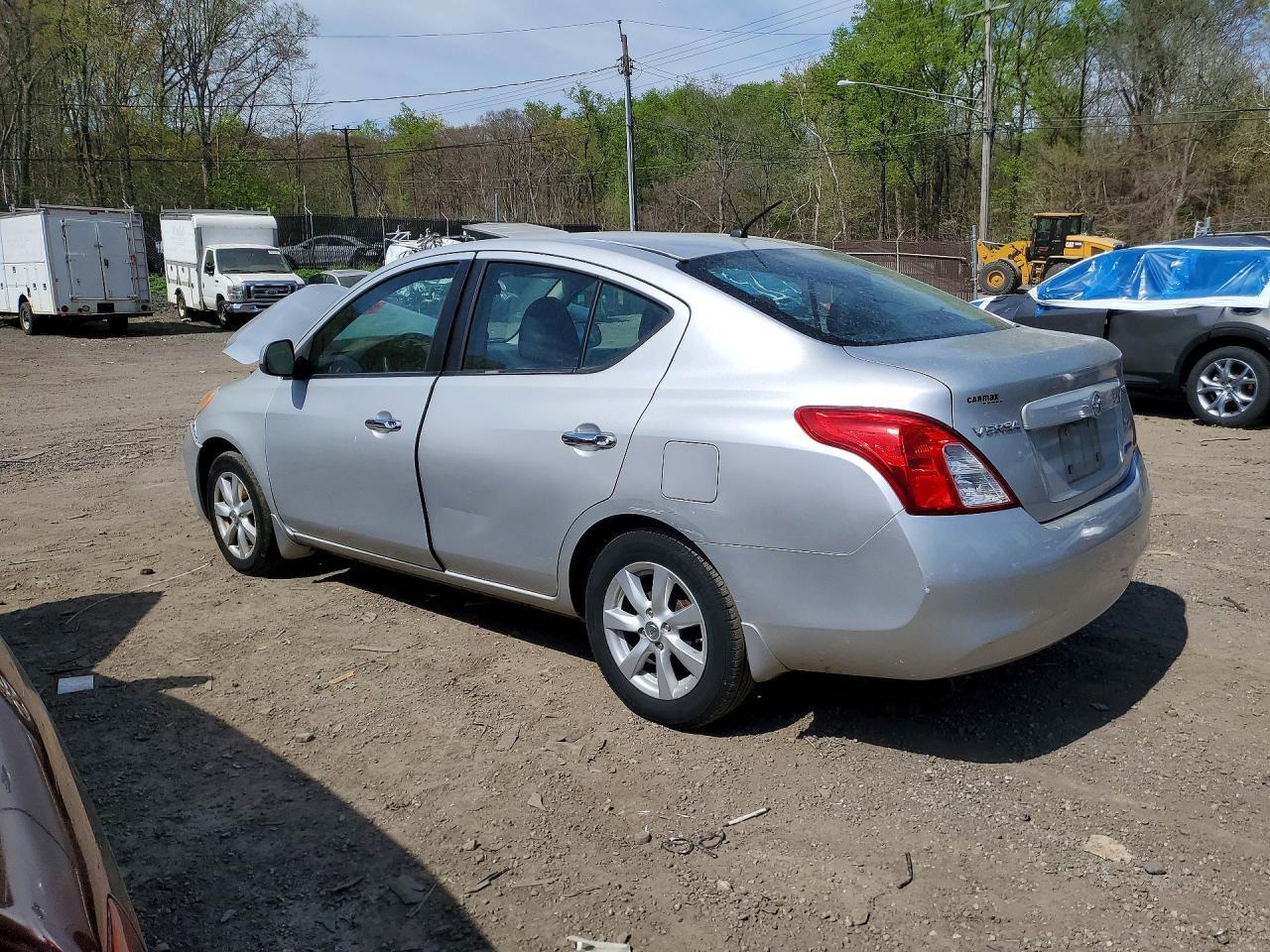 2012 Nissan Versa 1.6 S - Image 2