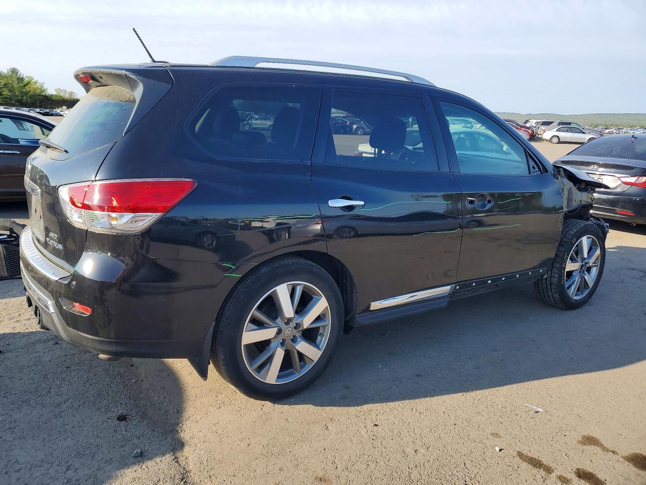 2015 Nissan Pathfinder S - Фото 3
