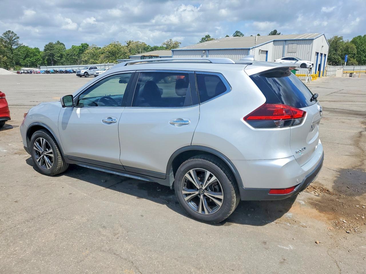2019 Nissan Rogue Sv - Image 2