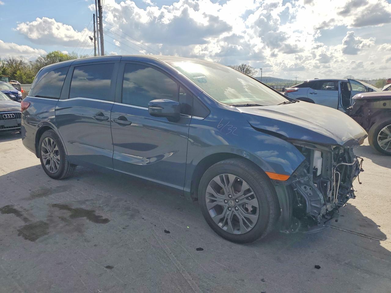 2025 Honda Odyssey Touring - Фото 4