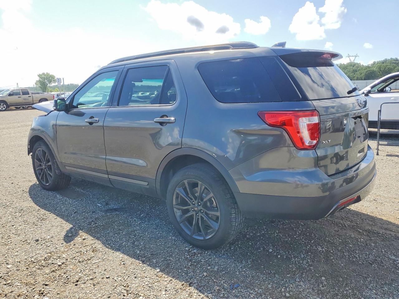 2017 Ford Explorer Xlt - Фото 2