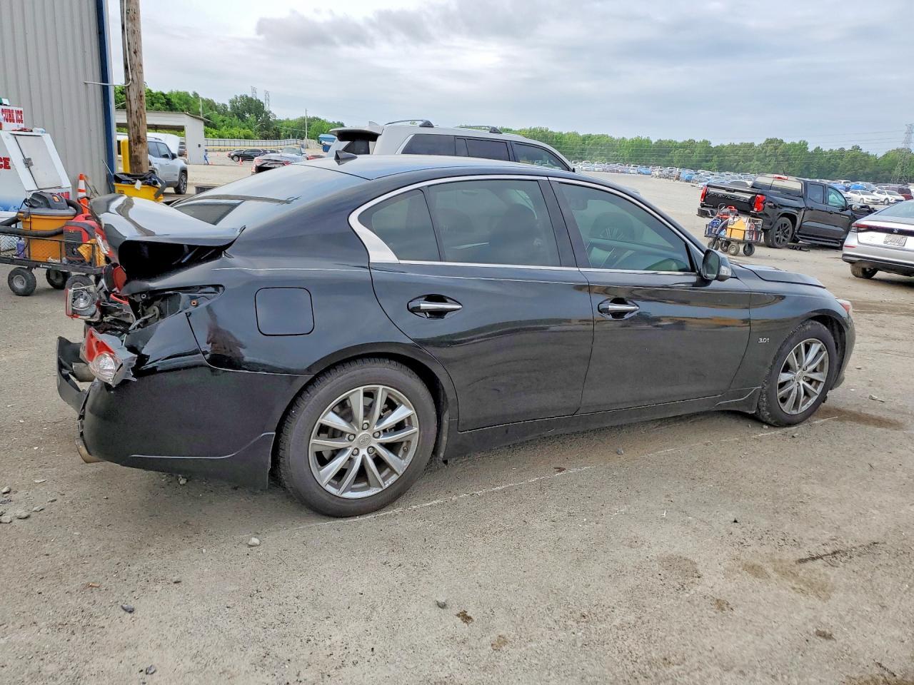 2017 Infiniti Q50 3.0T Premium - Фото 3
