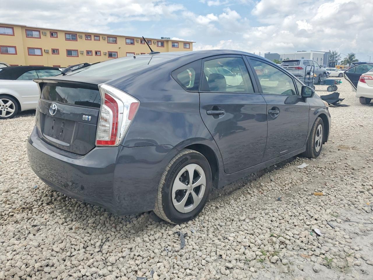 2012 Toyota Prius Three - Фото 3