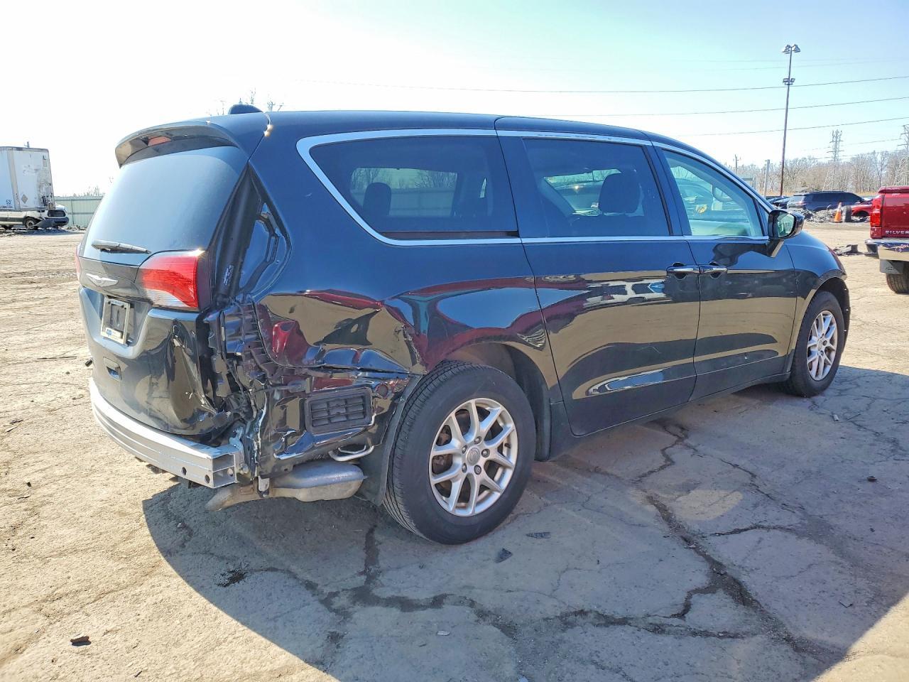 2020 Chrysler Pacifica Touring - Image 3