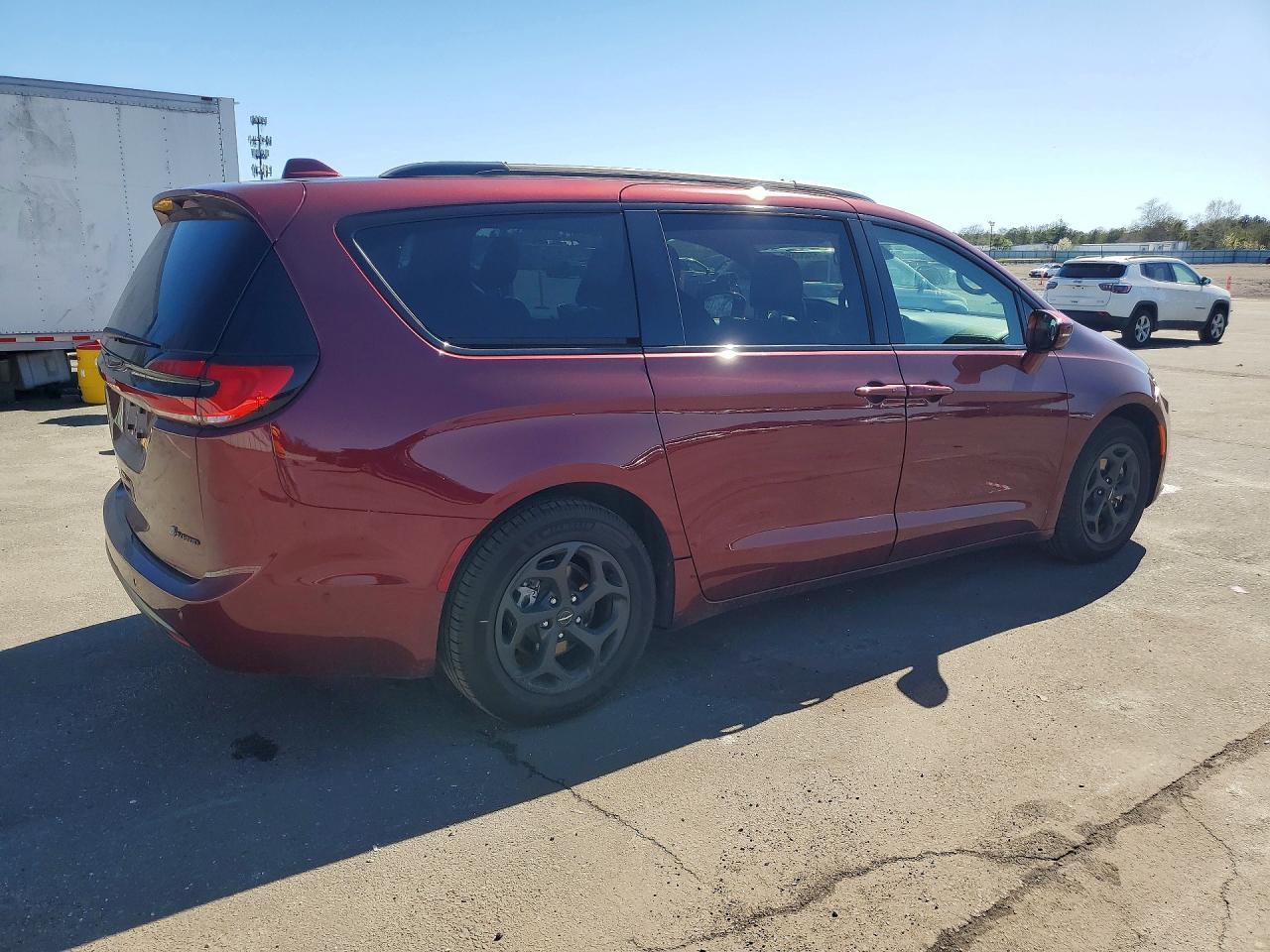 2021 Chrysler Pacifica Hybrid Limited - Image 3
