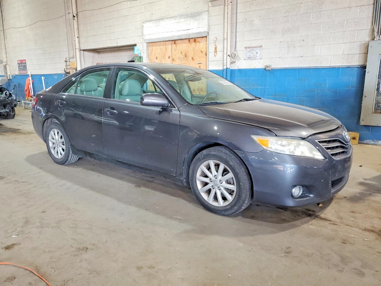 2010 Toyota Camry Xle V6 - Image 4