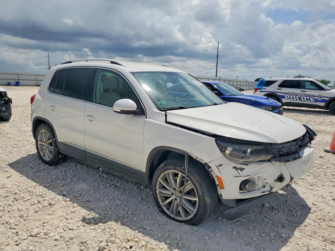 2013 Volkswagen Tiguan S - Фото 4