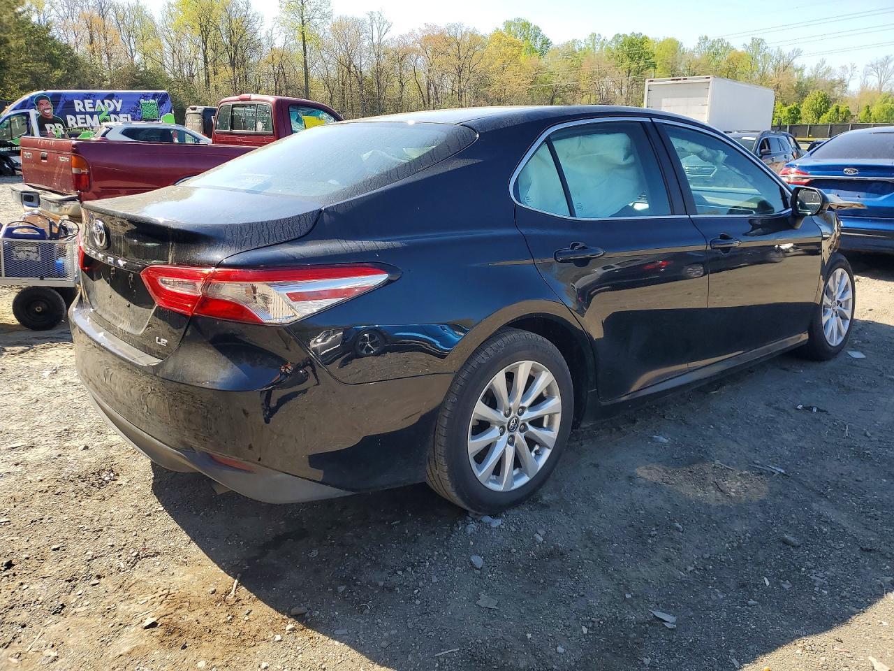 2018 Toyota Camry Le - Image 3