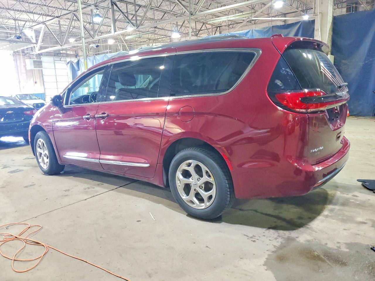 2021 Chrysler Pacifica Limited - Фото 2