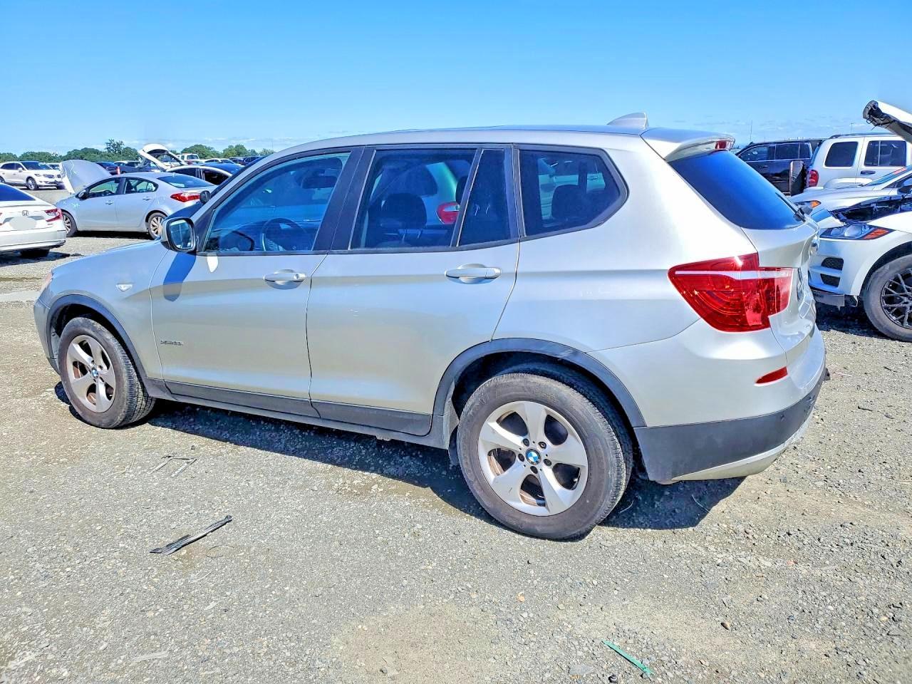 2011 BMW X3 xDrive28I - Фото 2