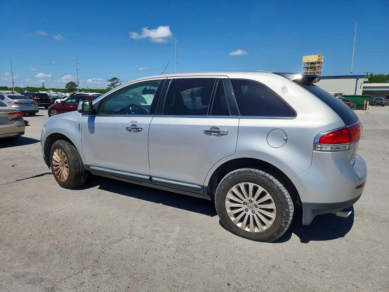 2011 Lincoln Mkx - Image 2