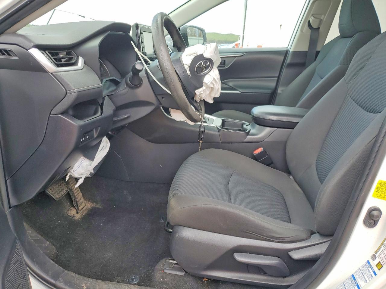 2020 Toyota Rav4 Le - Image 7