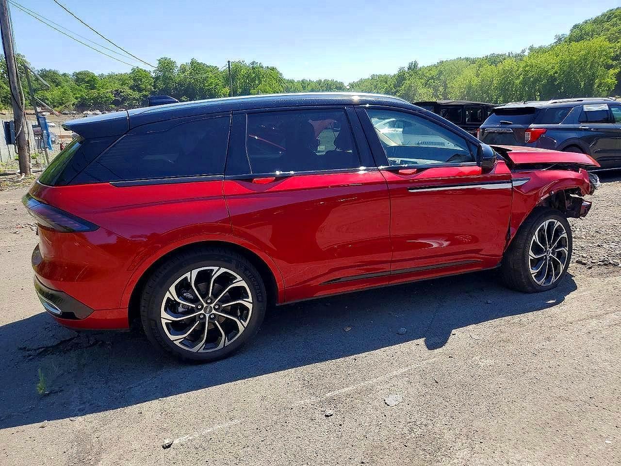 2025 Lincoln Nautilus Reserve - Image 3