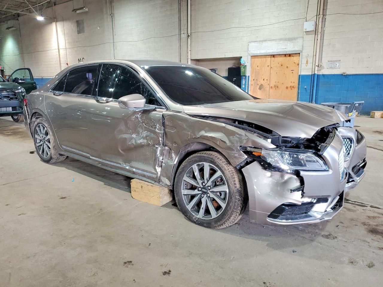 2020 Lincoln Continental - Фото 4