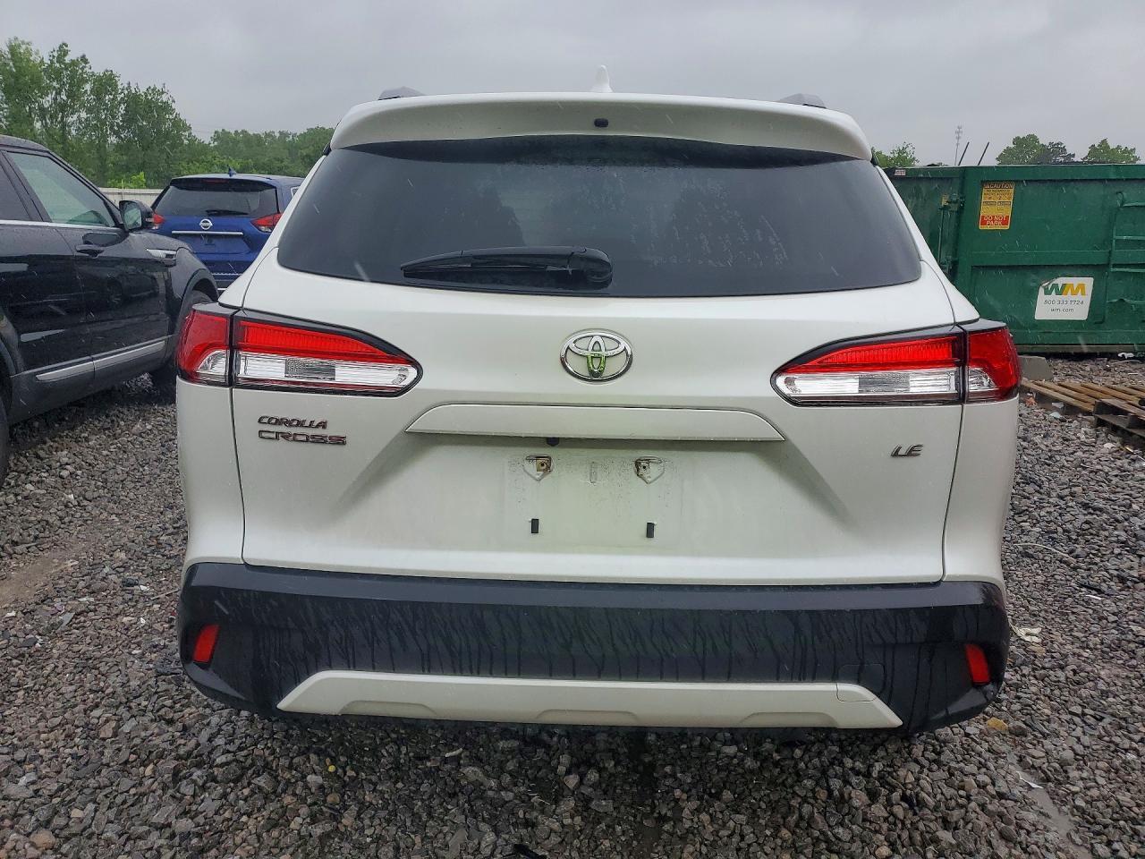 2022 Toyota Corolla Cross Le - Image 6