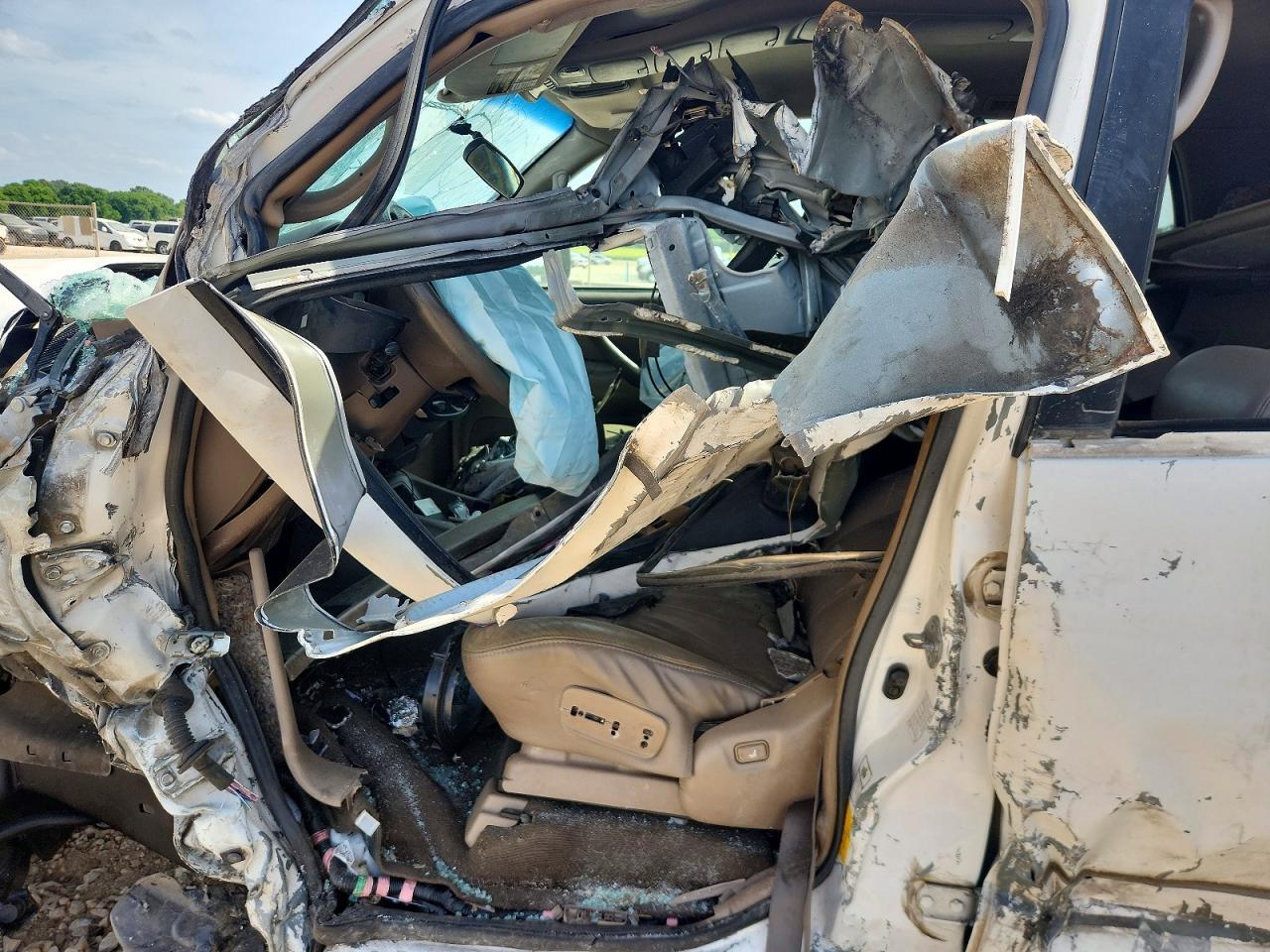 2004 Toyota Sequoia Sr5 - Image 7