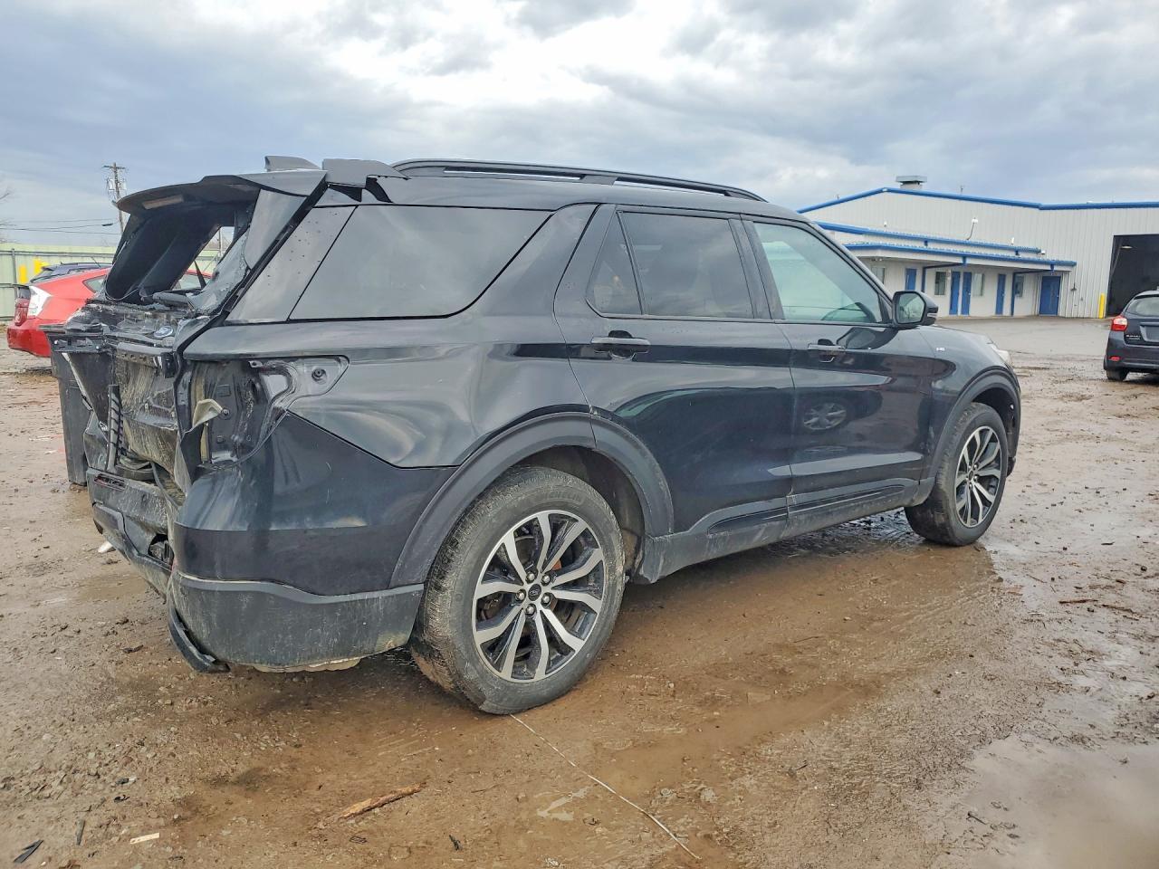 2025 Ford Explorer St-Line - Image 3