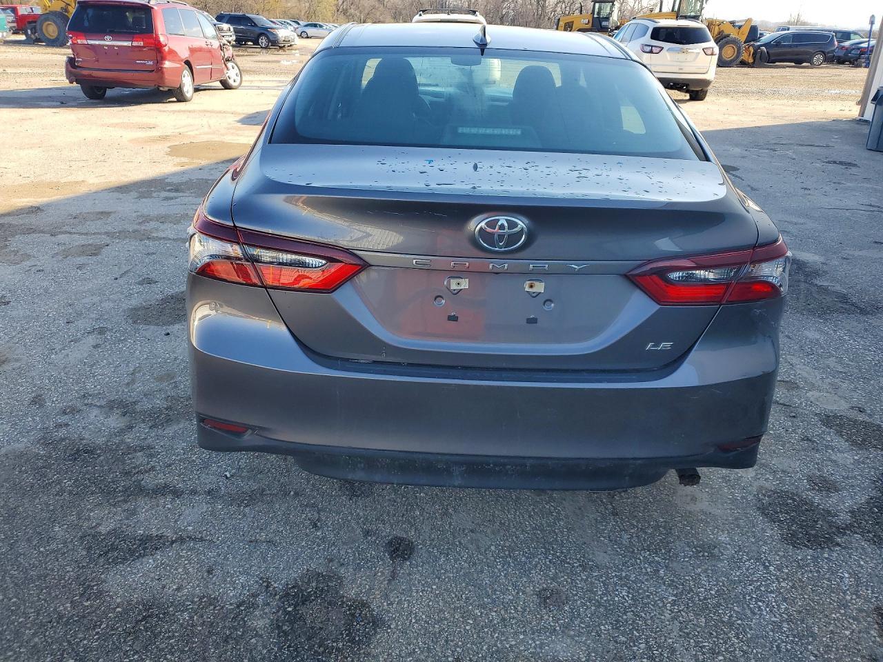 2022 Toyota Camry Le - Фото 6