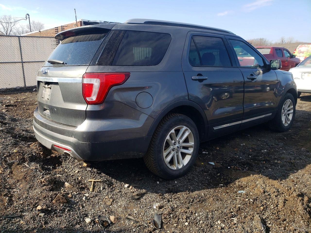 2016 Ford Explorer Xlt - Фото 3
