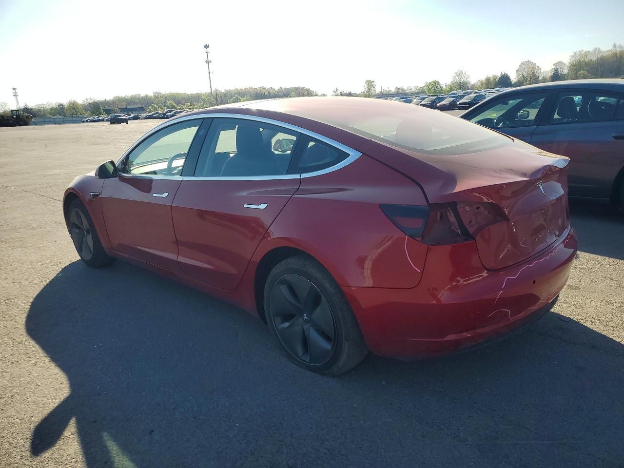 2018 Tesla Model 3 - Фото 2