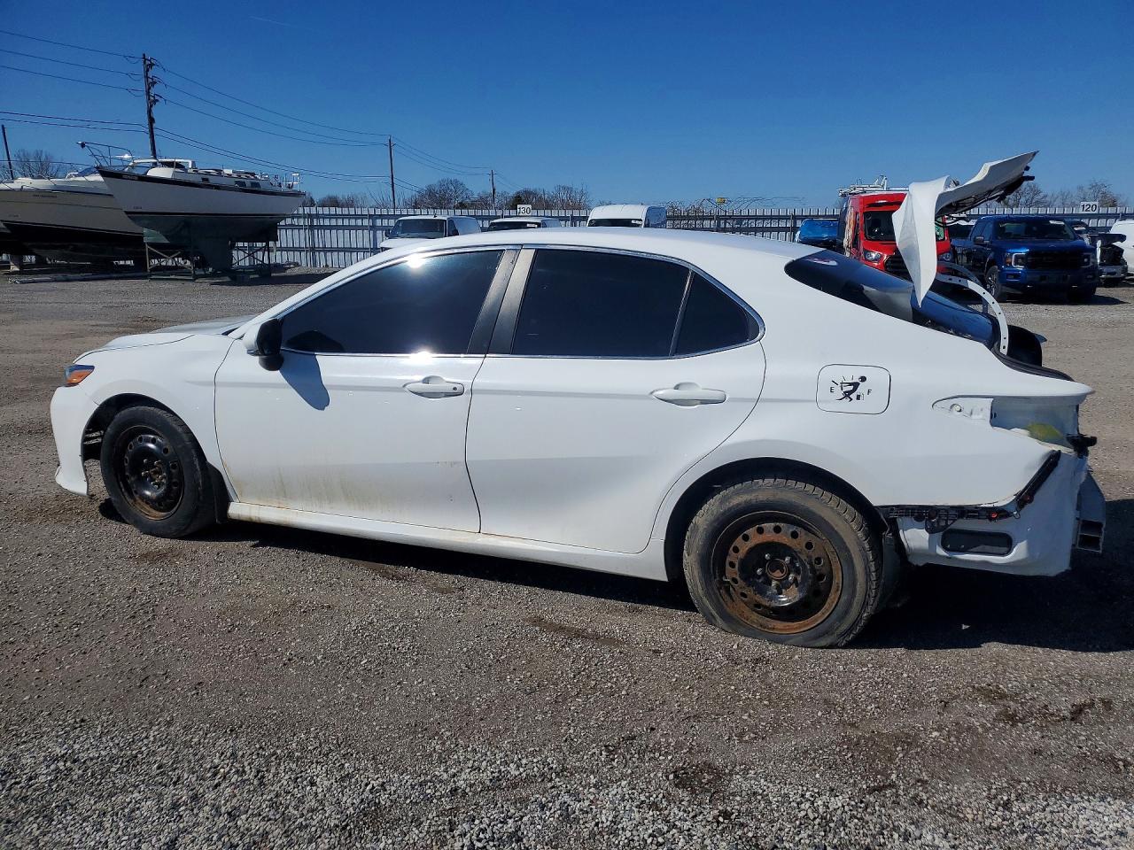 2019 Toyota Camry L - Фото 2