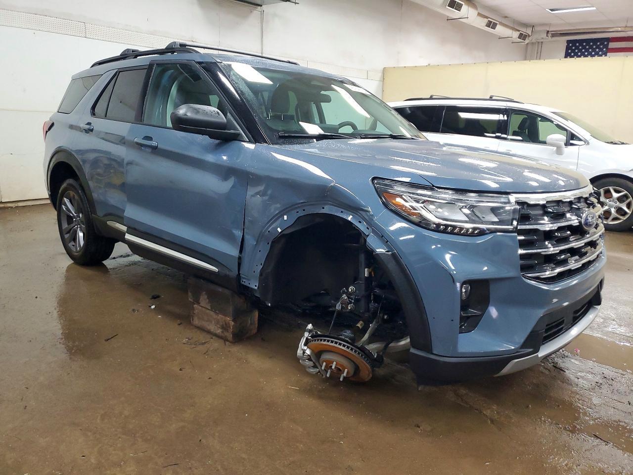 2025 Ford Explorer Active - Фото 4