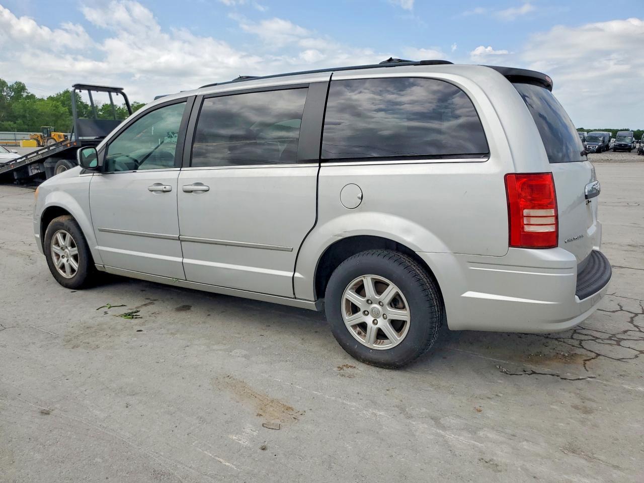 2011 Chrysler Town And Country - Image 2
