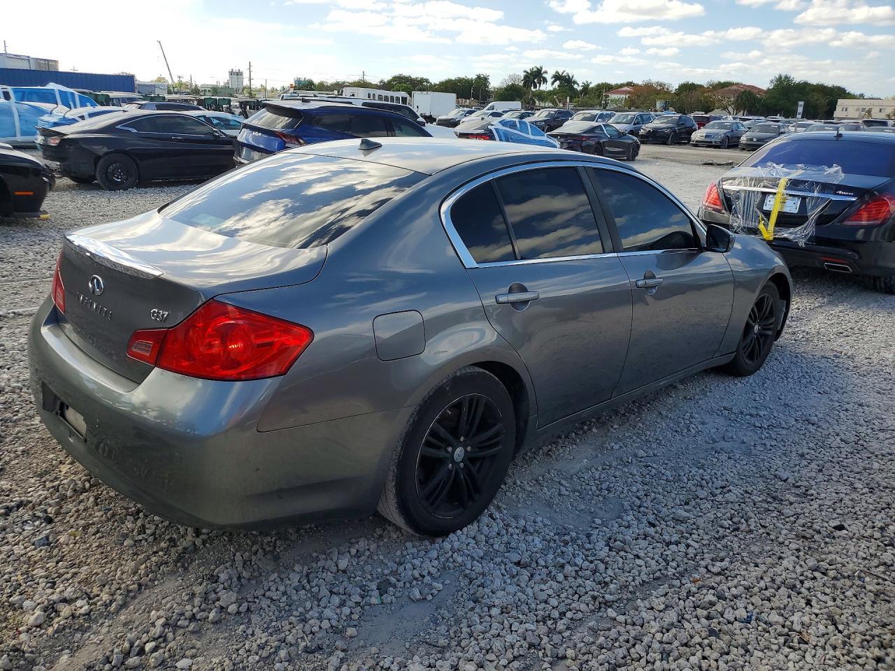 2013 Infiniti G37 Sedan Journey - Фото 3
